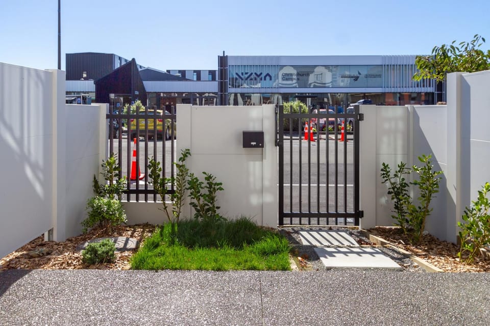 Property building, Day, Garden, Garden view