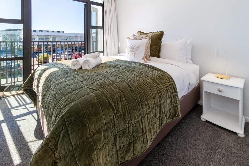 Bed, View (from property/room), Photo of the whole room, Bedroom, towels