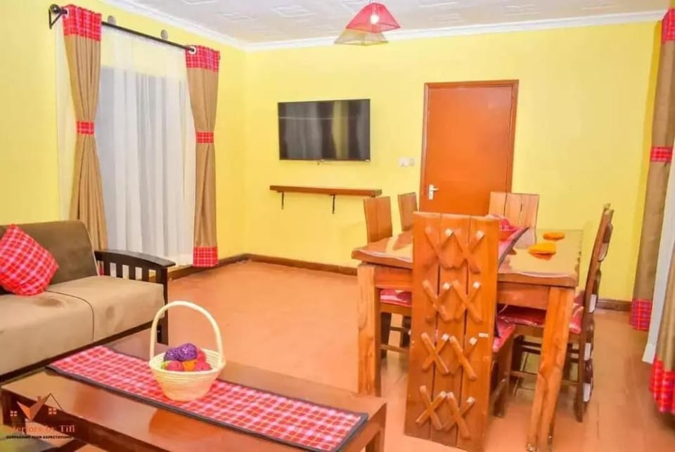 Restaurant/places to eat, Communal lounge/ TV room