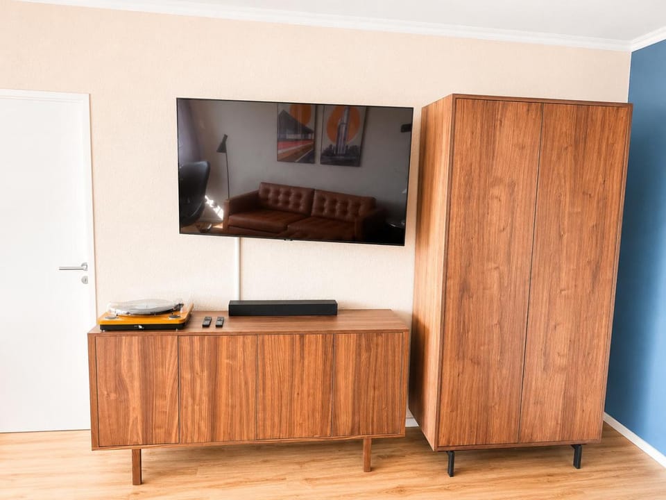 Communal lounge/ TV room, TV and multimedia, Living room, Evening entertainment