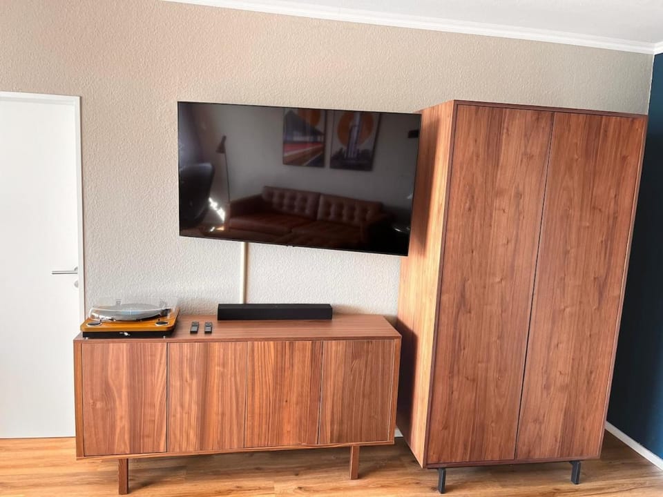 Communal lounge/ TV room, TV and multimedia, Evening entertainment, wardrobe