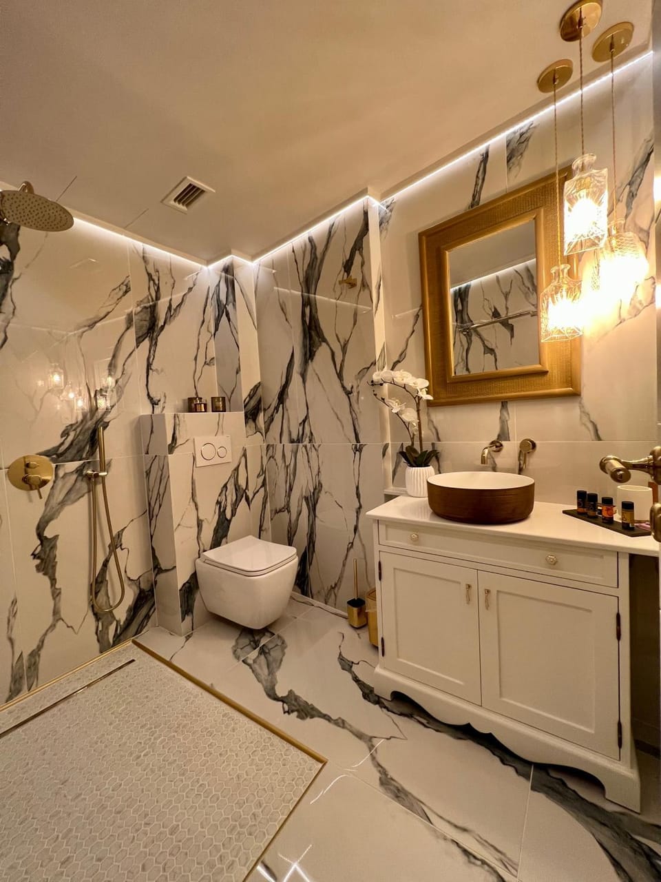 Shower, Toilet, Bathroom