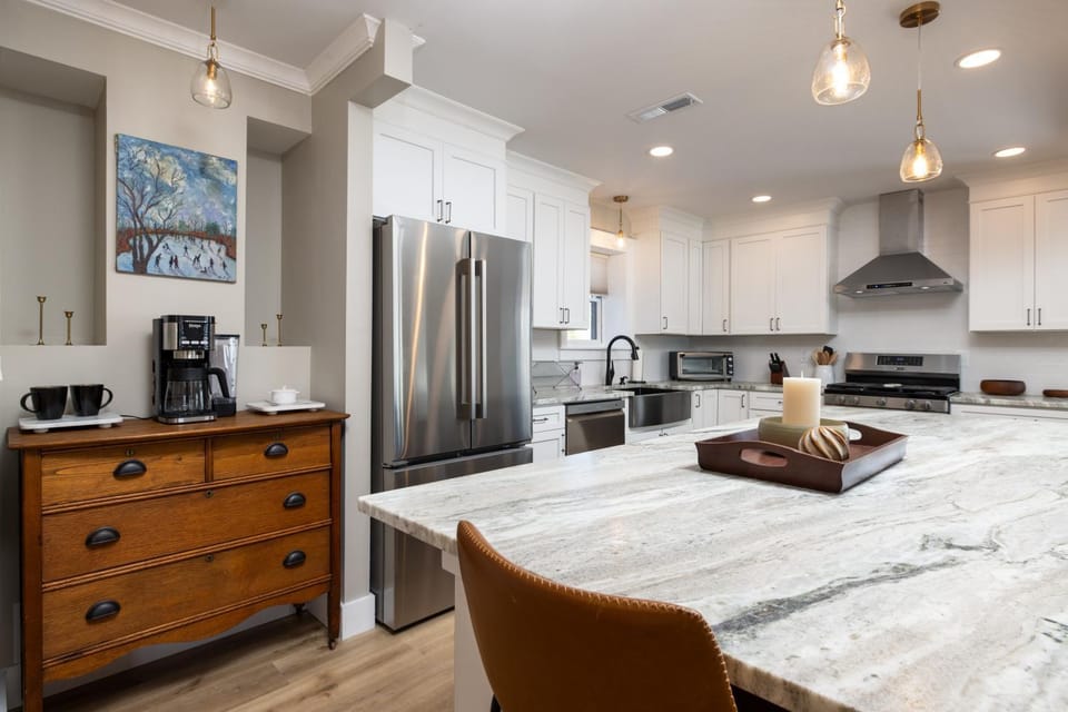 Lakefront Luxury at Stony Pointe House in Saratoga Lake