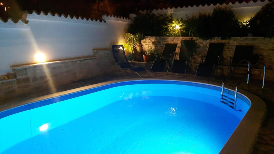Swimming pool, Swimming pool