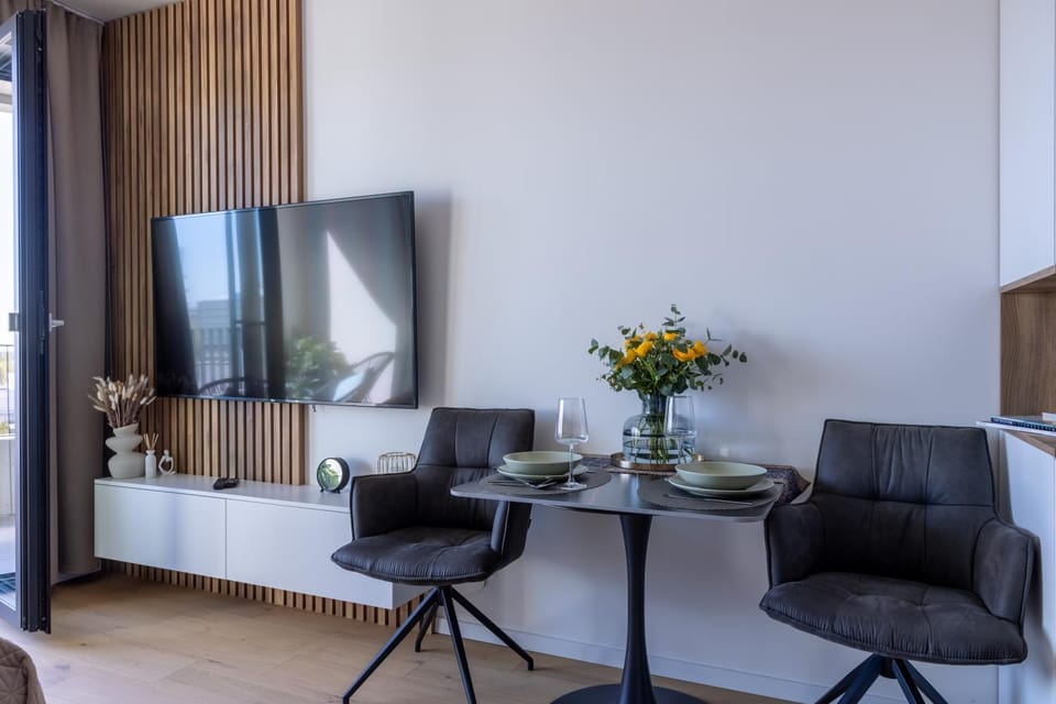 LEON apartment - Exclusive, Balcony & Garage parking Apartment in Bratislava