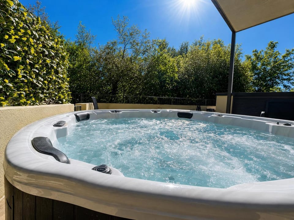 Sandbanks Stay, sleeps 12, beach, outdoor bbq, parking Apartment in Poole