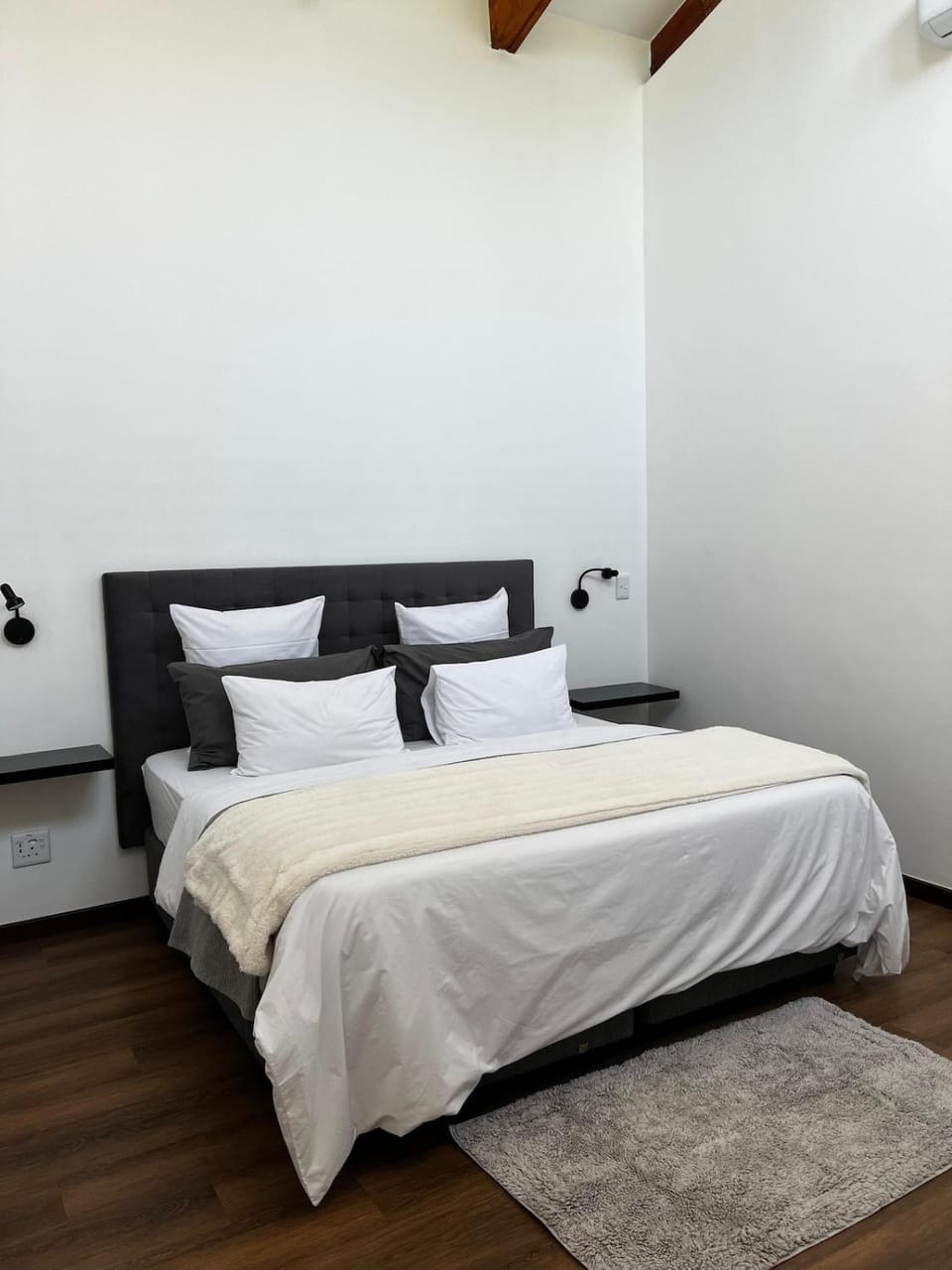 Bed, Photo of the whole room