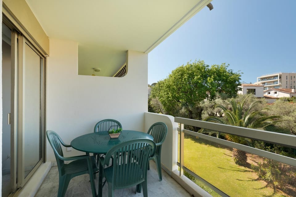 Antibes PISCINE ET TENNIS Apartment in Antibes