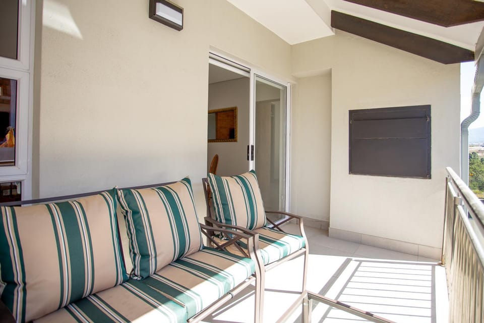 Day, Balcony/Terrace, Seating area