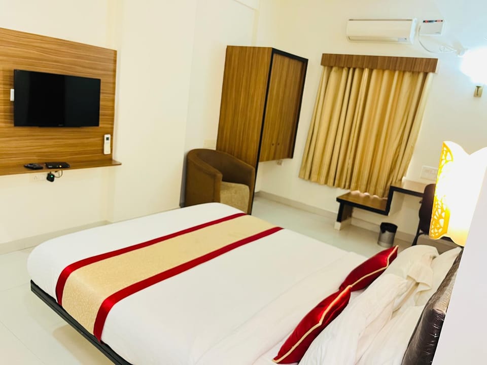 Bed, TV and multimedia, Photo of the whole room, Bedroom, air conditioner