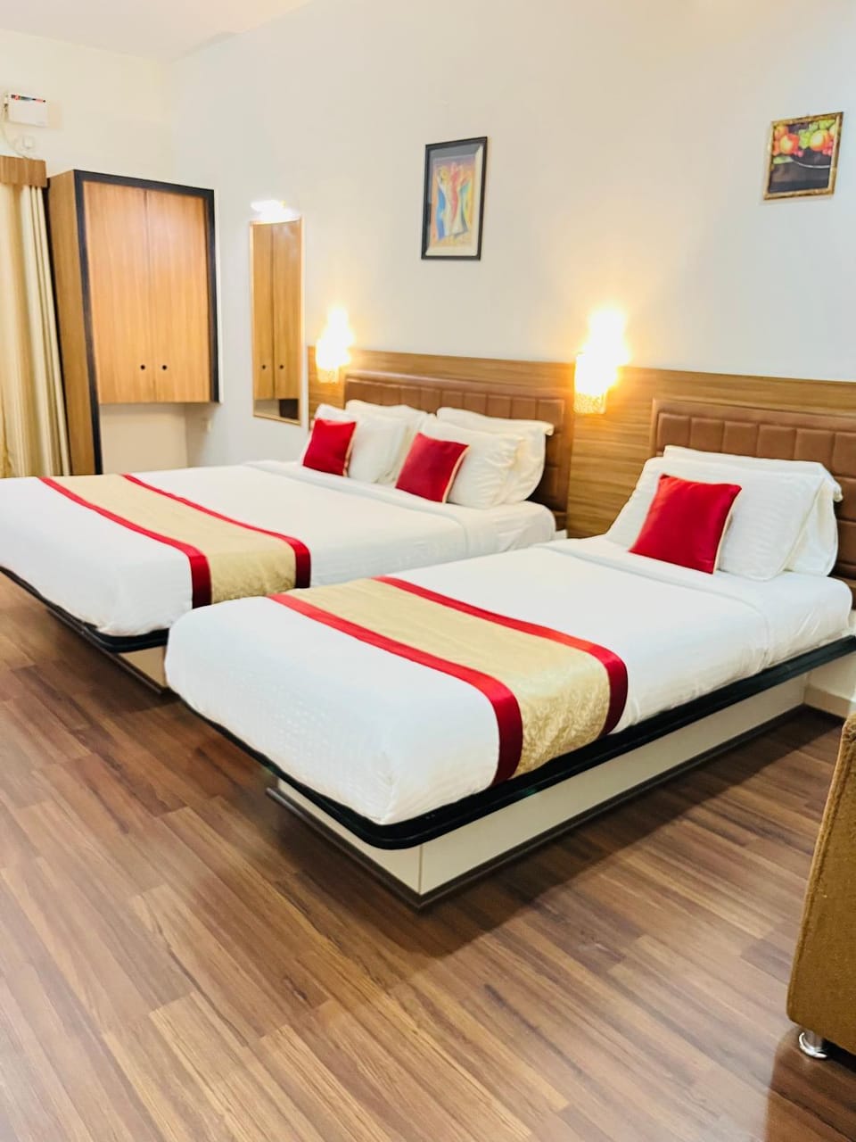 Bed, Photo of the whole room, Bedroom