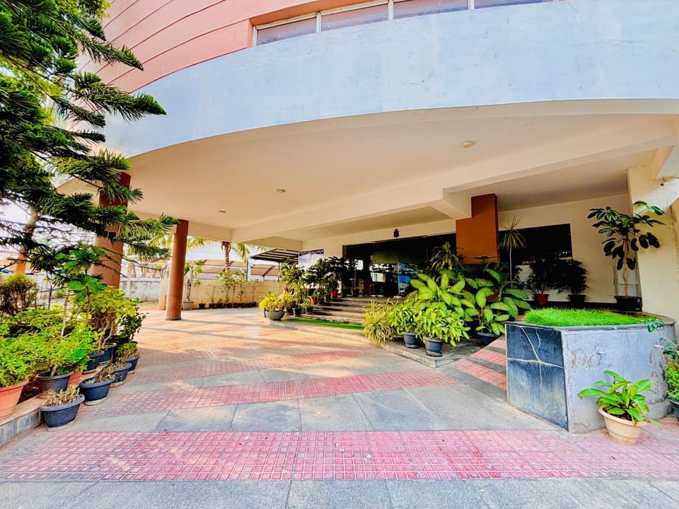 Property building, Day, Garden, Garden view
