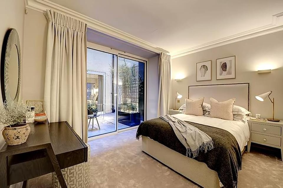 Stunning-Hyde Park- 2Bed-2Bath Luxury Single Level Apartment in City of Westminster