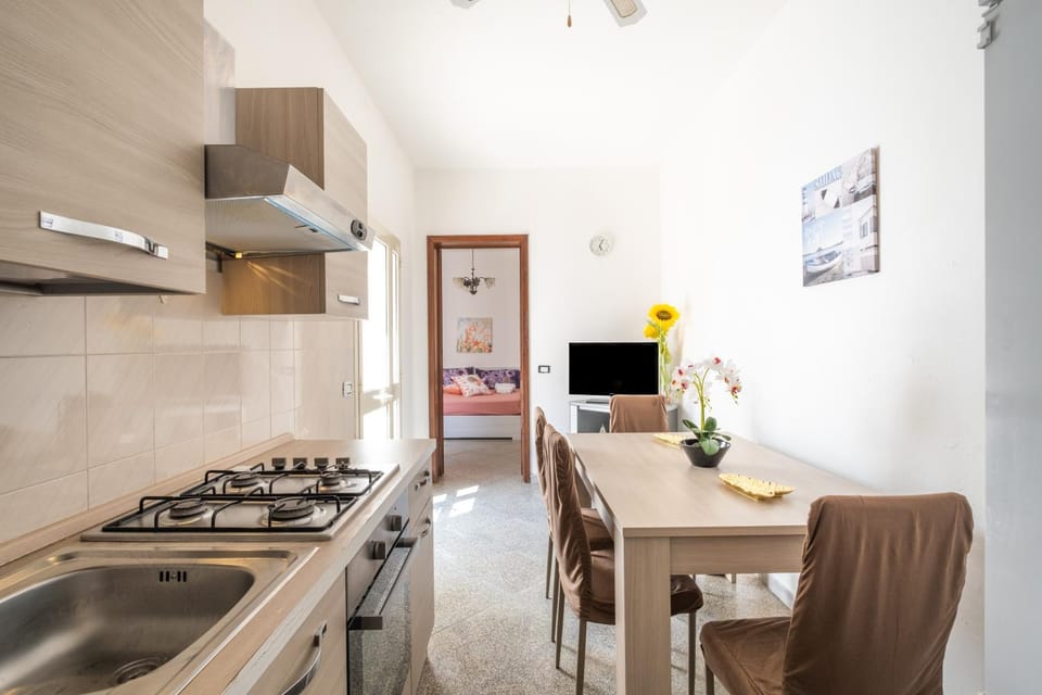 Property building, Kitchen or kitchenette, Living room