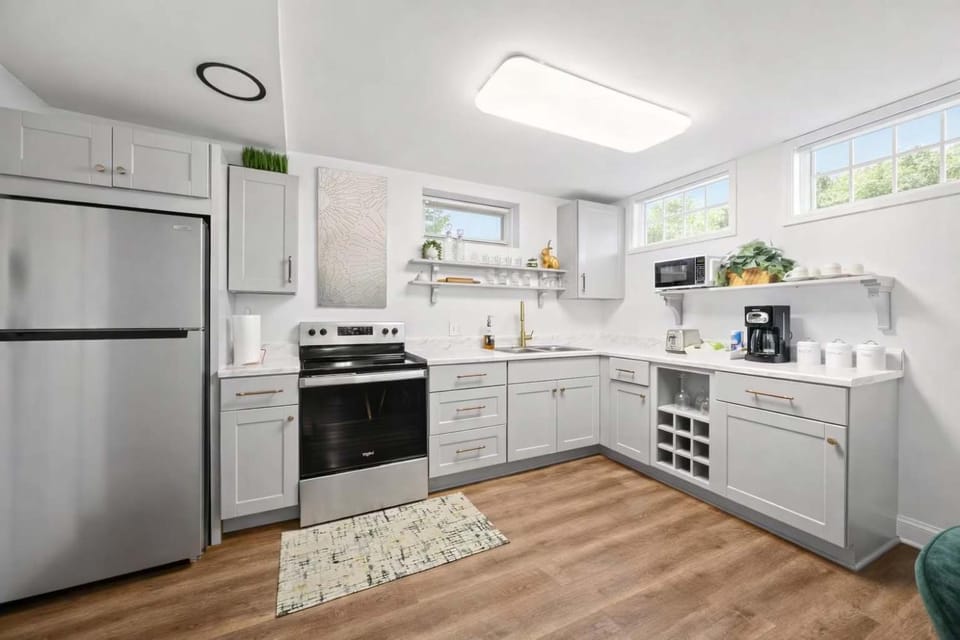 Modern Apt Near Churchill Downs & Expo Center Apartment in Jefferson County