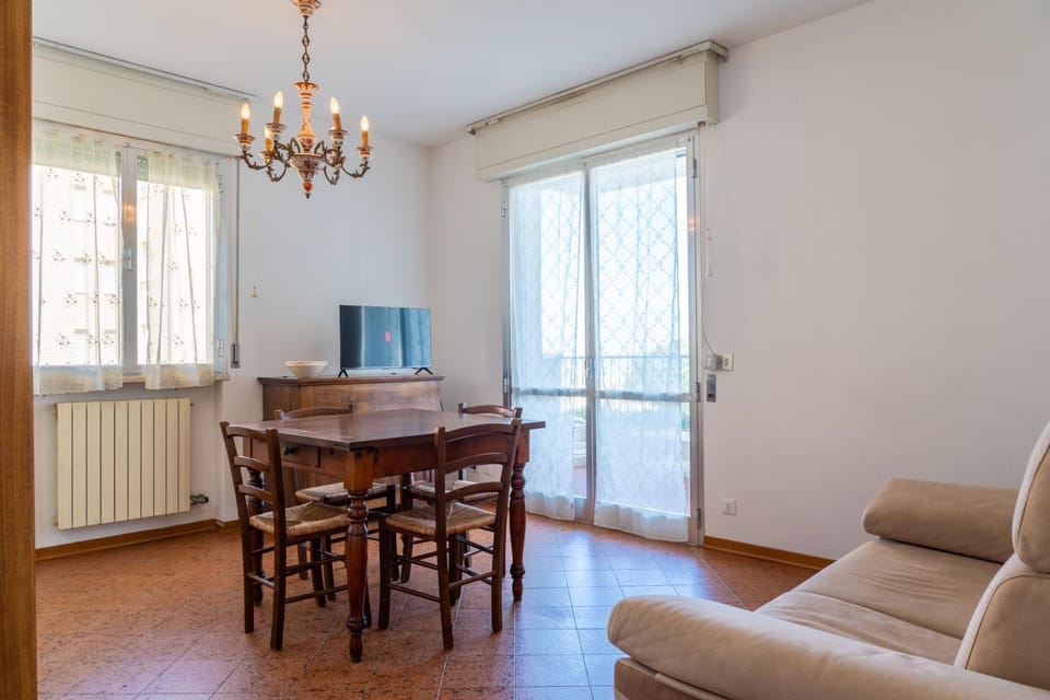 TV and multimedia, Living room, Seating area, Dining area, internet