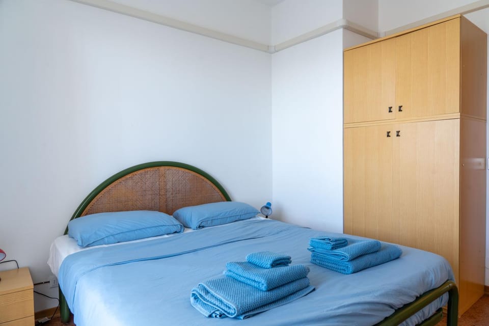 Bed, Photo of the whole room, Bedroom, towels, wardrobe