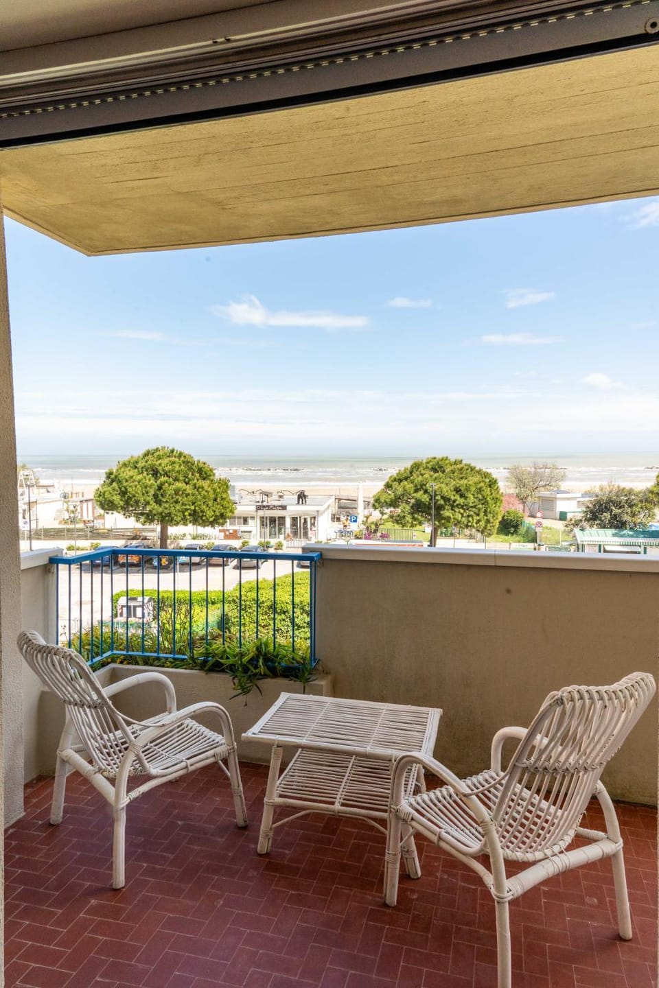 Patio, Day, Natural landscape, View (from property/room), Balcony/Terrace, Living room, Seating area, Sea view