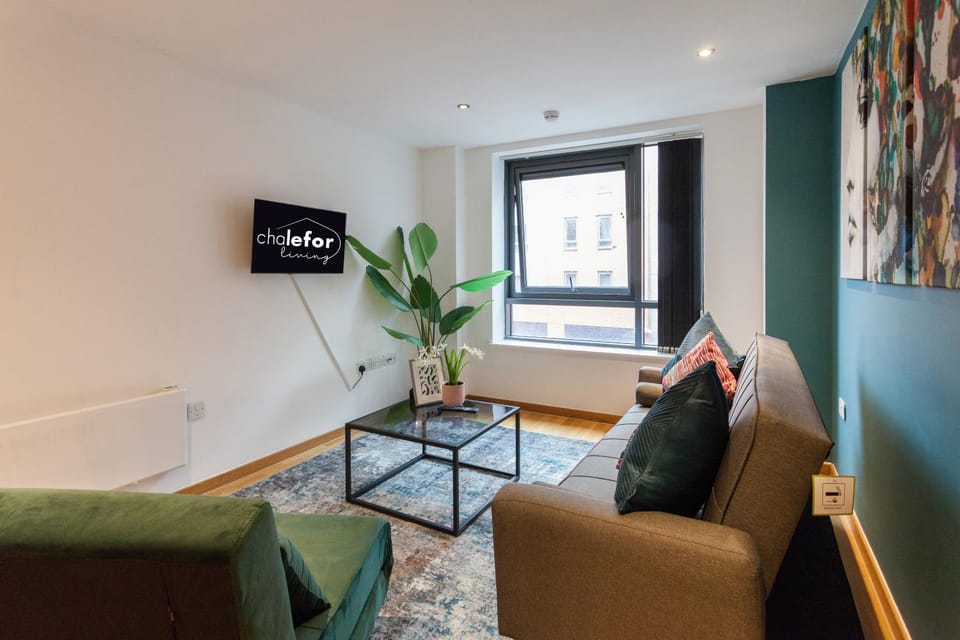 TV and multimedia, Living room, Decorative detail, Seating area