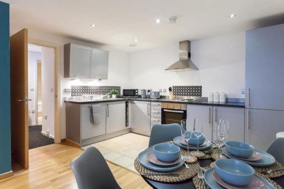 Coffee/tea facilities, Kitchen or kitchenette, Dining area, heating, internet, microwave, oven, stove, toaster, kitchen