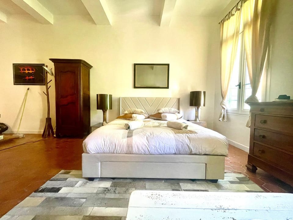Le 100% Uzès, charme en plein centre historique Apartment in Uzes
