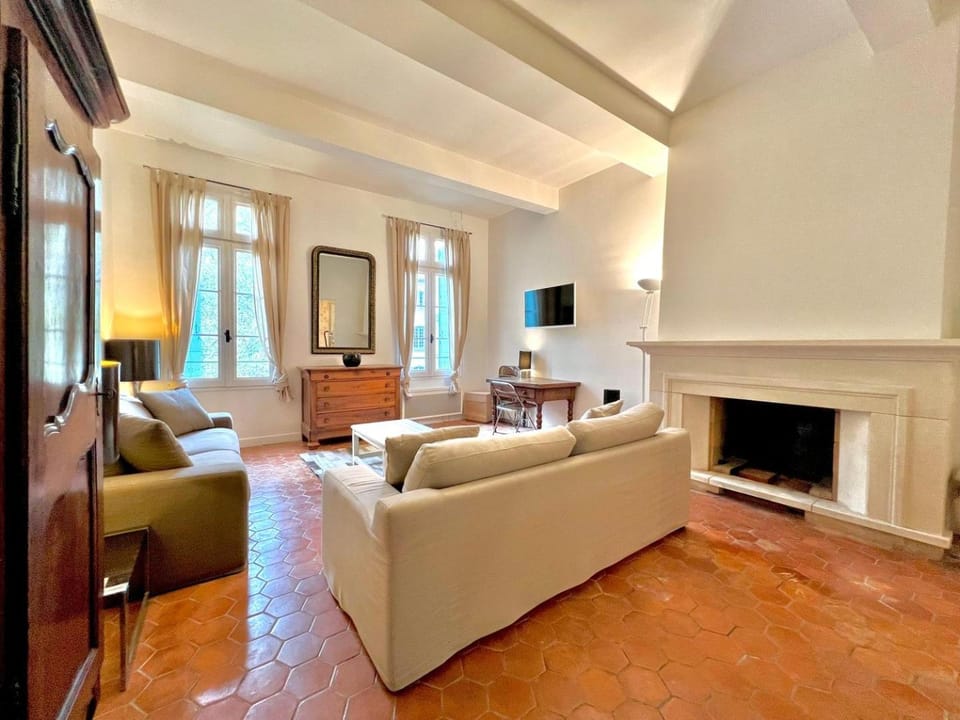Le 100% Uzès, charme en plein centre historique Apartment in Uzes