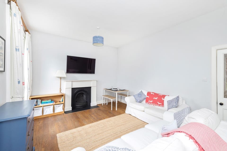 Communal lounge/ TV room, TV and multimedia, Living room, Seating area