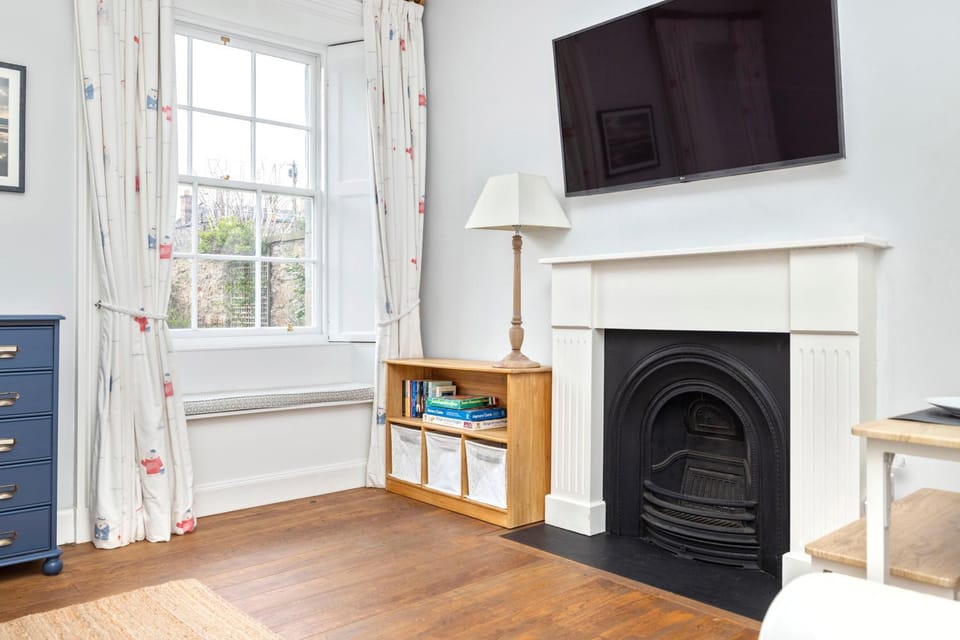 Communal lounge/ TV room, TV and multimedia, Living room, Seating area