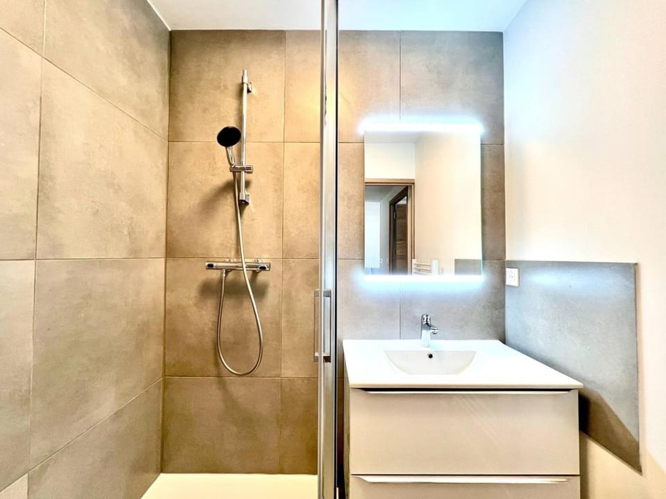 Le Moderne à Nîmes, proche Arènes et gare Apartment in Nimes