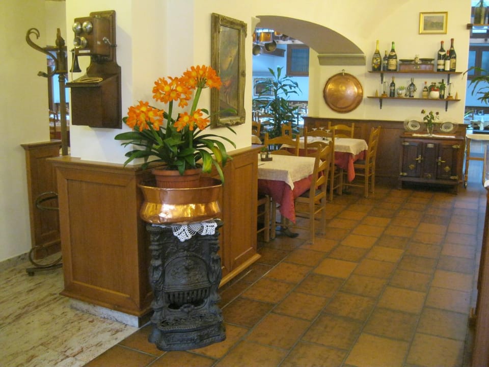 Restaurant/places to eat, Decorative detail