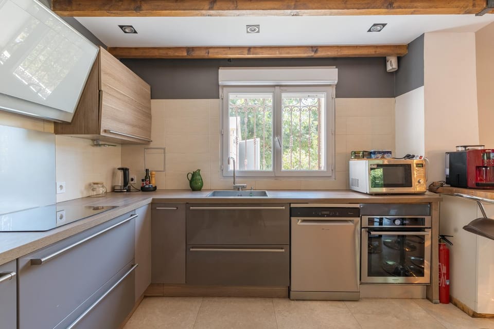 Kitchen or kitchenette, Living room