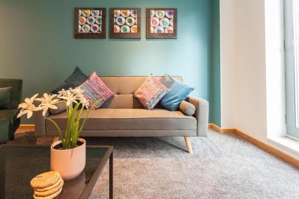 TV and multimedia, View (from property/room), Living room, Decorative detail, Seating area, internet