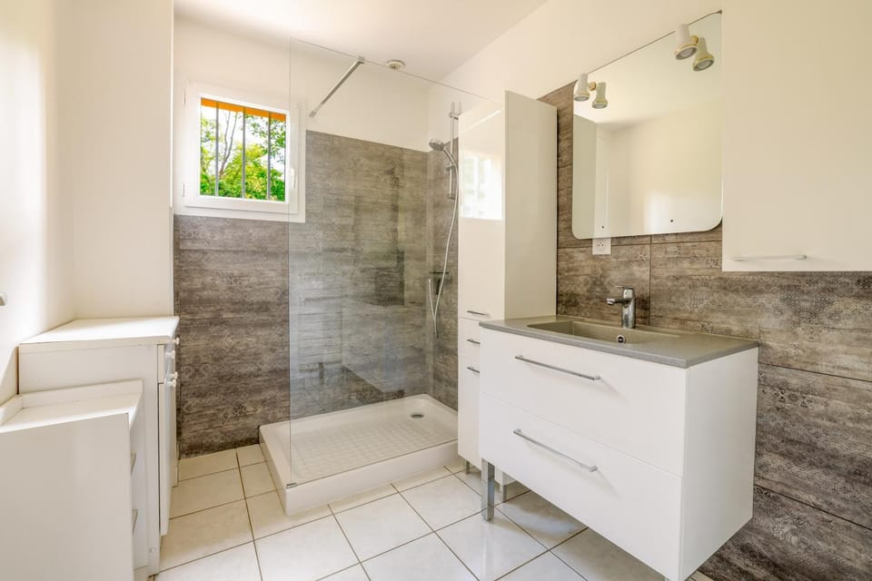 Bathroom, Living room