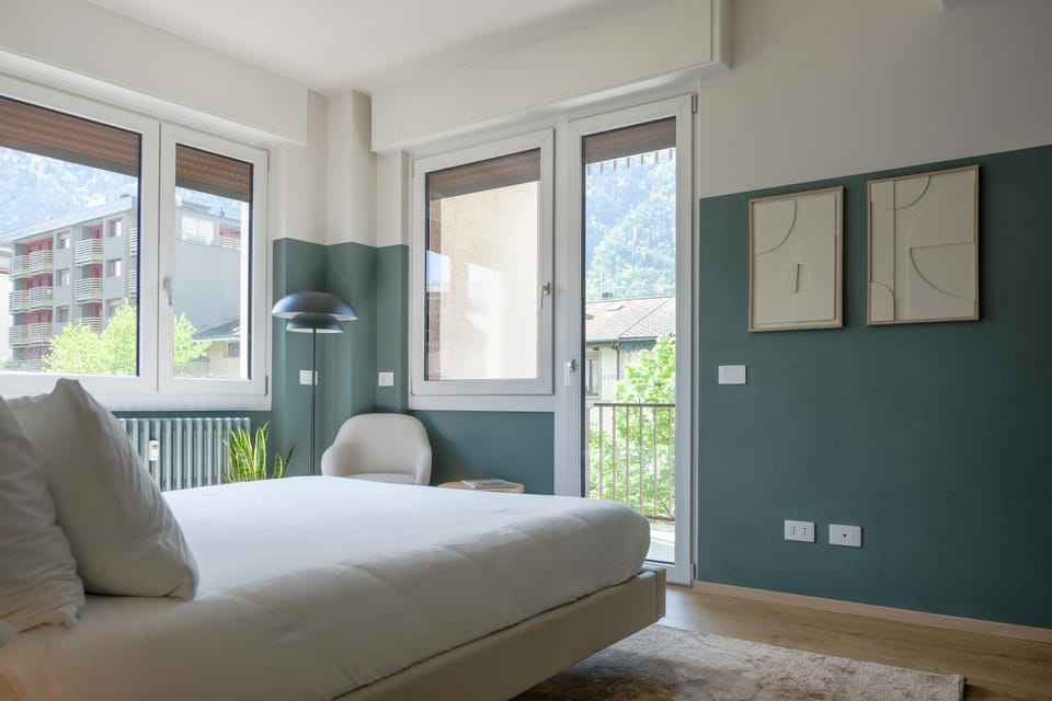 Prestige Main Apartment - Just 30 Seconds Walk to Bernina Express Apartment in Province of Brescia