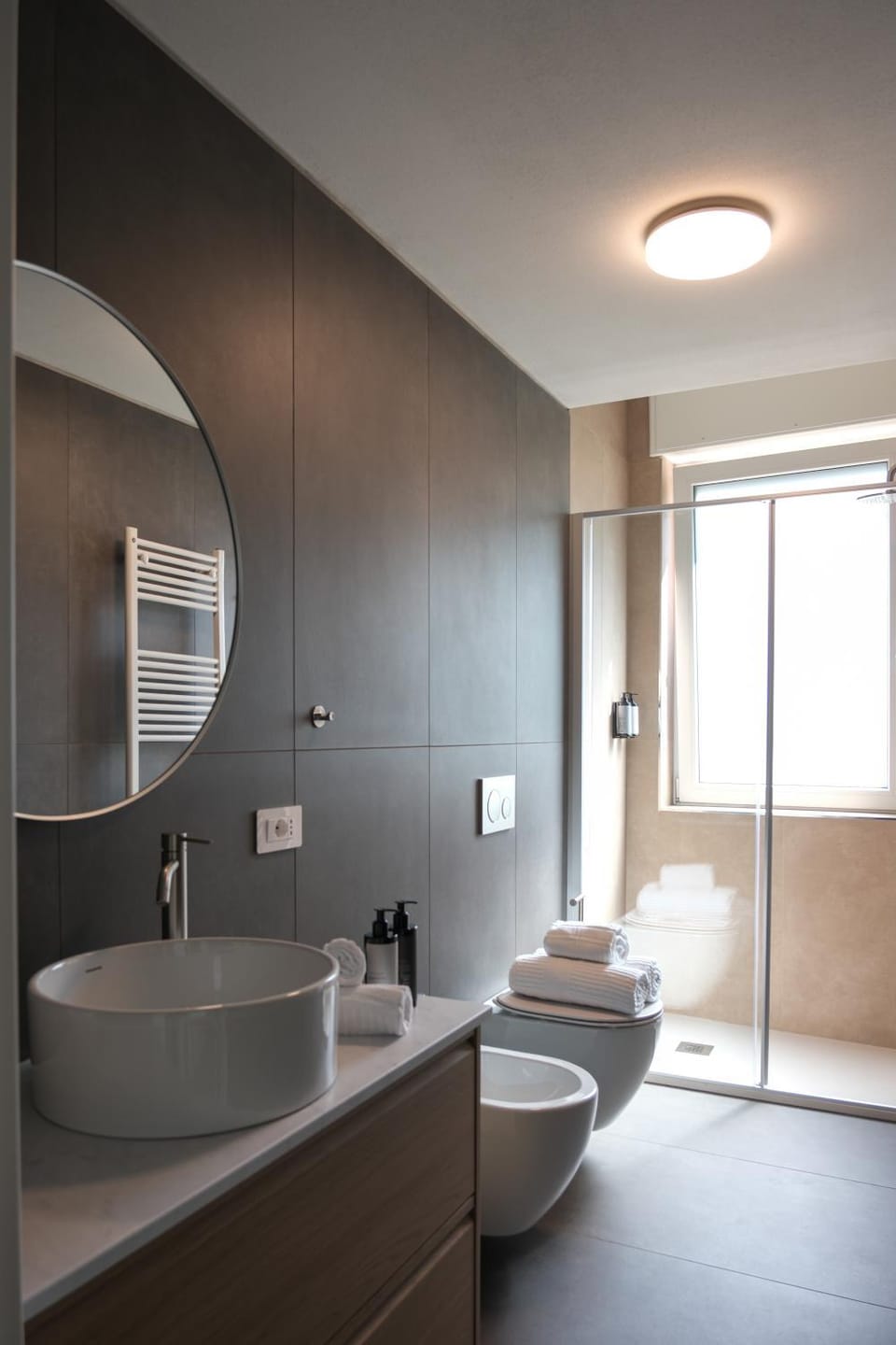 Prestige Main Apartment - Just 30 Seconds Walk to Bernina Express Apartment in Province of Brescia