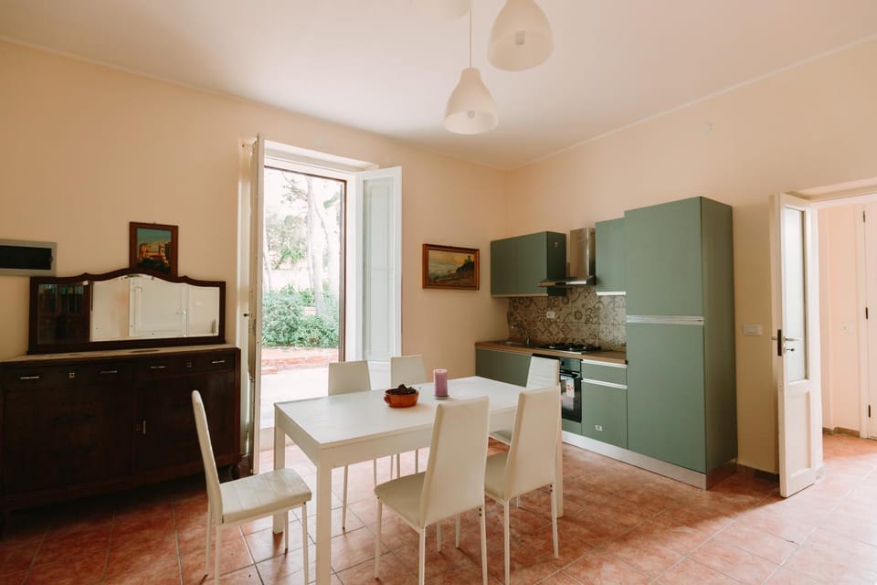 Kitchen or kitchenette, Living room, Dining area