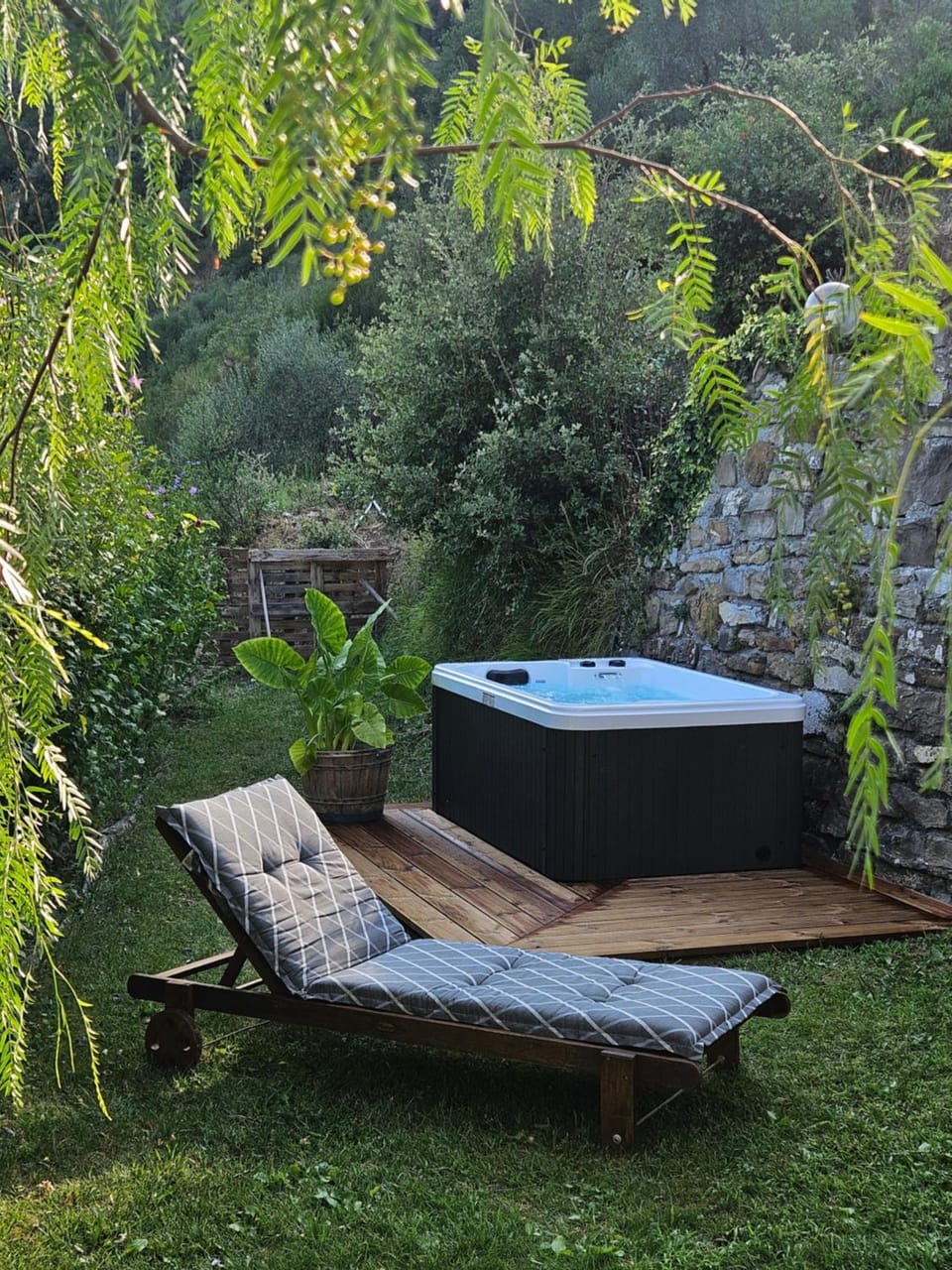 Garden, Hot Tub
