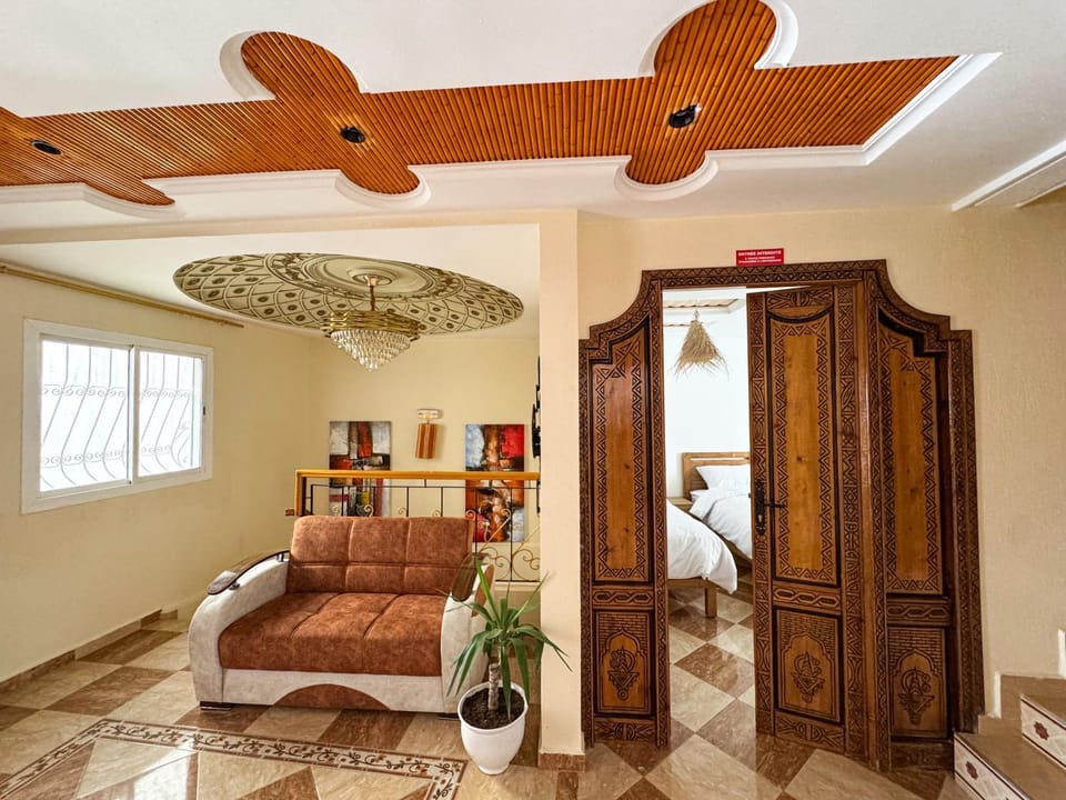 Bed, Library, Living room, Photo of the whole room, Seating area, Bedroom, wardrobe