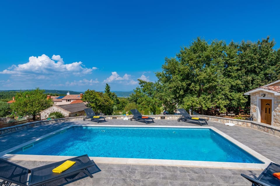 Day, Pool view, Swimming pool, sunbed
