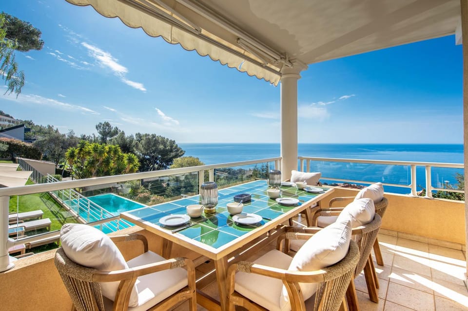 Patio, Natural landscape, View (from property/room), Balcony/Terrace, Dining area, Pool view, Sea view, Swimming pool, sunbed