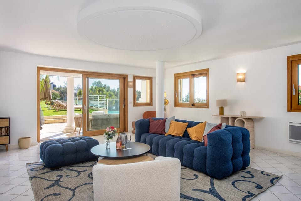 Garden, Living room, Seating area