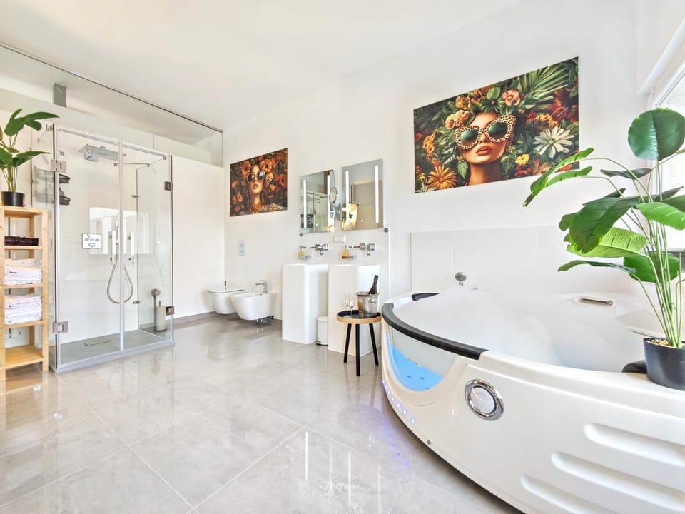 Shower, Hot Tub