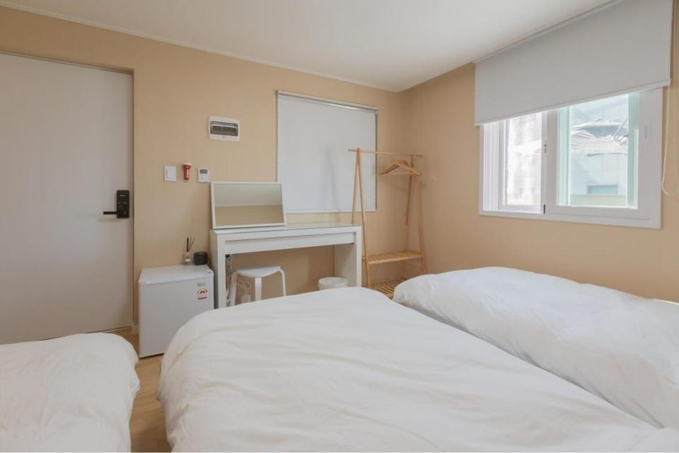 Private Retreat Hongdae Apartment in Gyeonggi-do