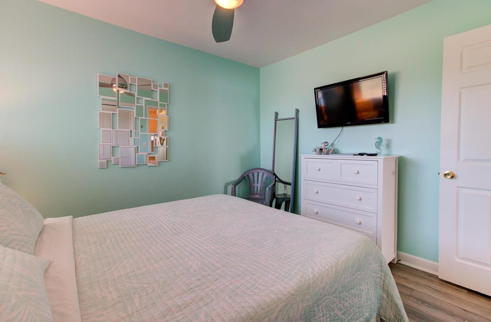 Riggings N2- The Mystic by Carolina Beach Realty Apartment in Kure Beach