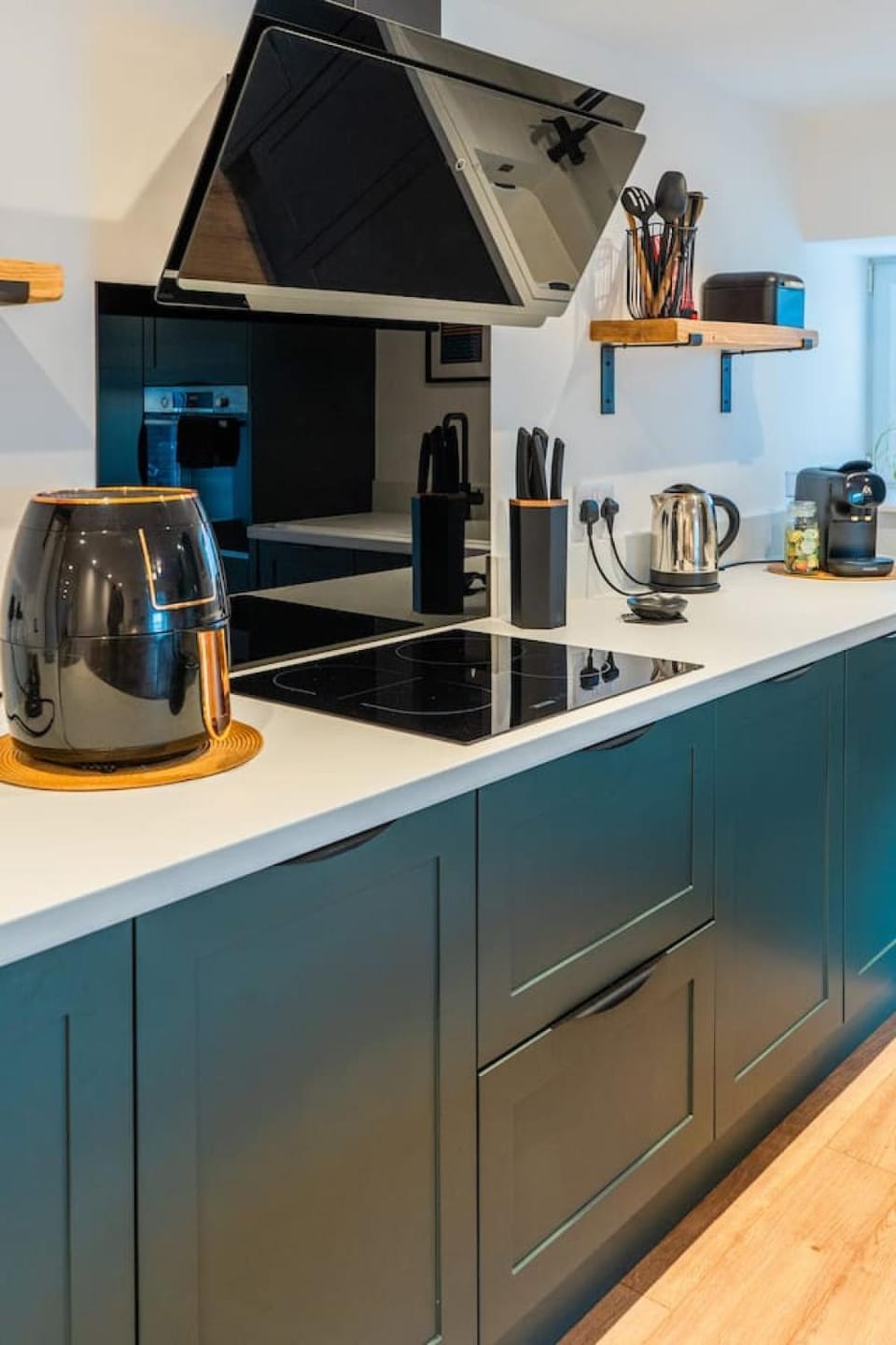 Coffee/tea facilities, Kitchen or kitchenette, dishwasher, toaster