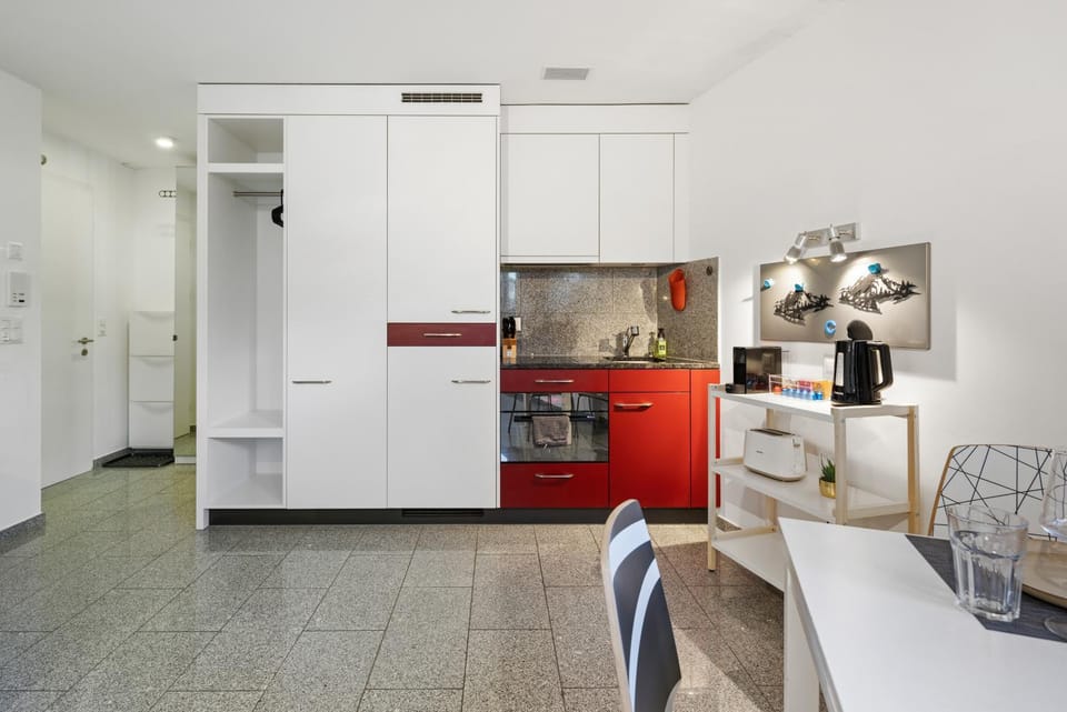 Coffee/tea facilities, Kitchen or kitchenette, Dining area, oven, pet friendly, stove, toaster