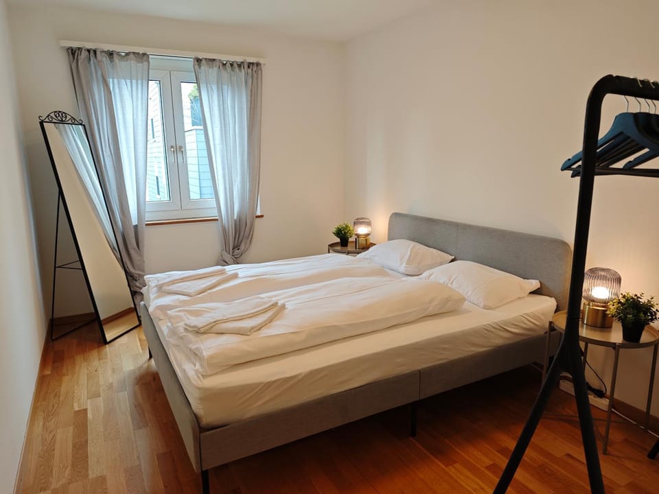 Bed, Photo of the whole room, Bedroom, towels