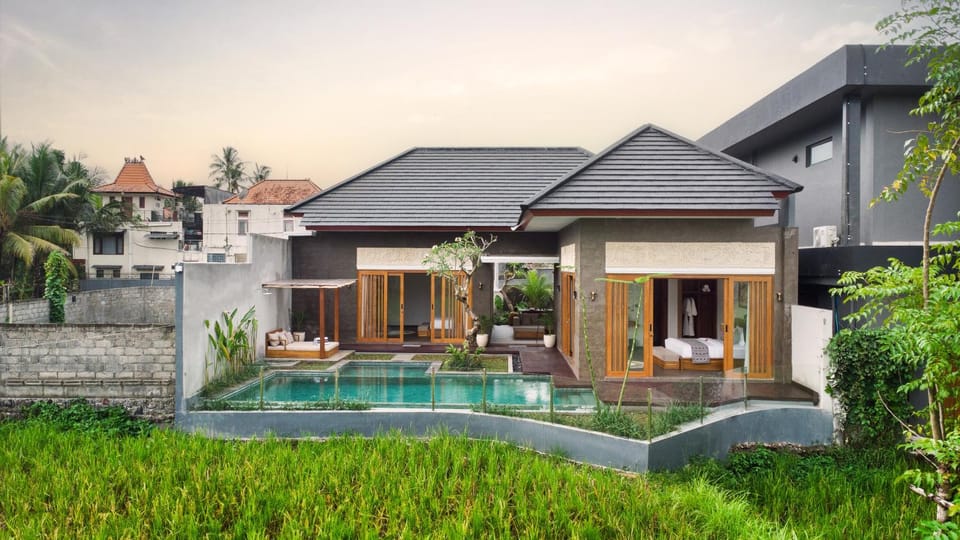 Property building, Day, Garden, Garden view, Pool view, Swimming pool, sunbed