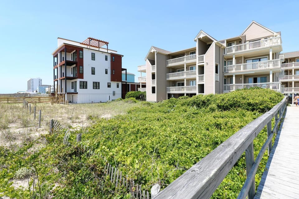 Salty Hammocks A2 by Carolina Beach Realty Apartment in Carolina Beach