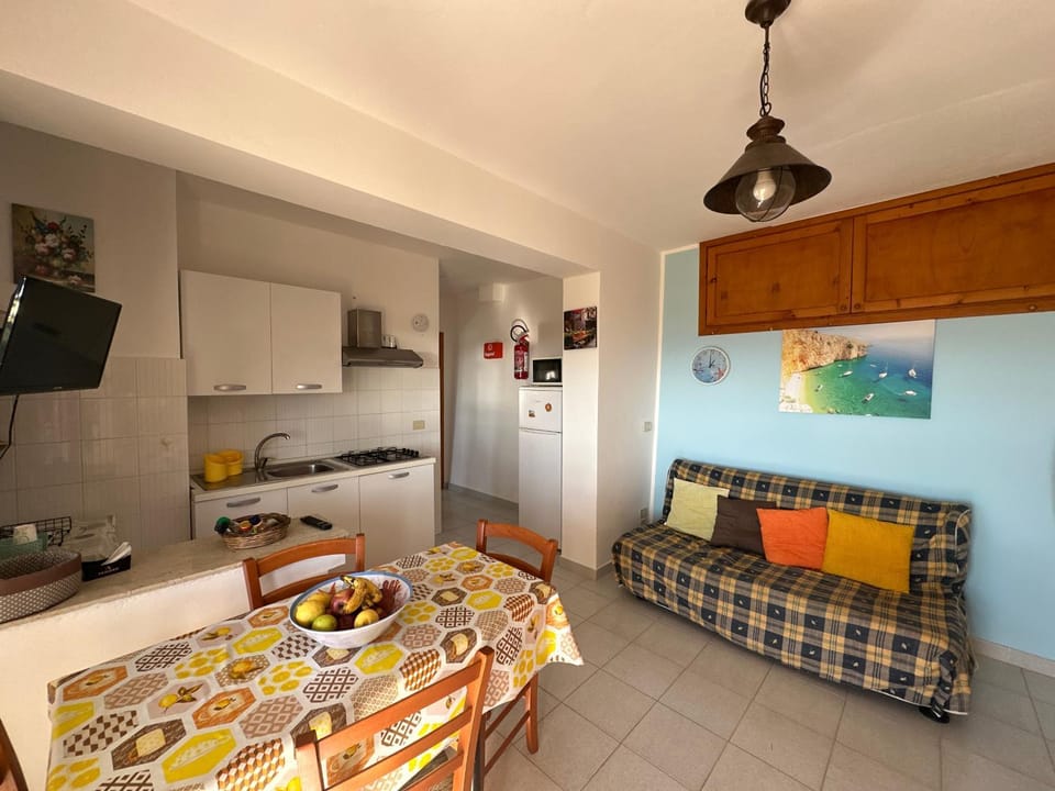 Day, Kitchen or kitchenette, Living room, Seating area, kitchen, kitchen